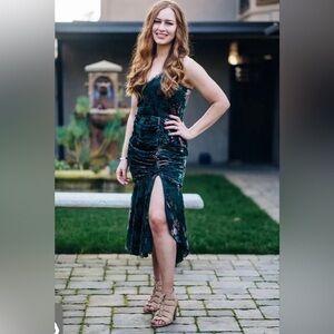 Harlyn
Velvet High Low Dress size small